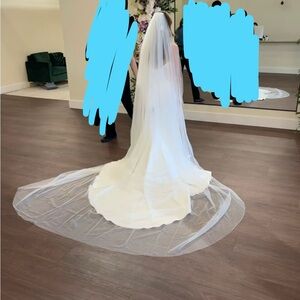 Brand New Ivory Cathedral Length Organza Veil